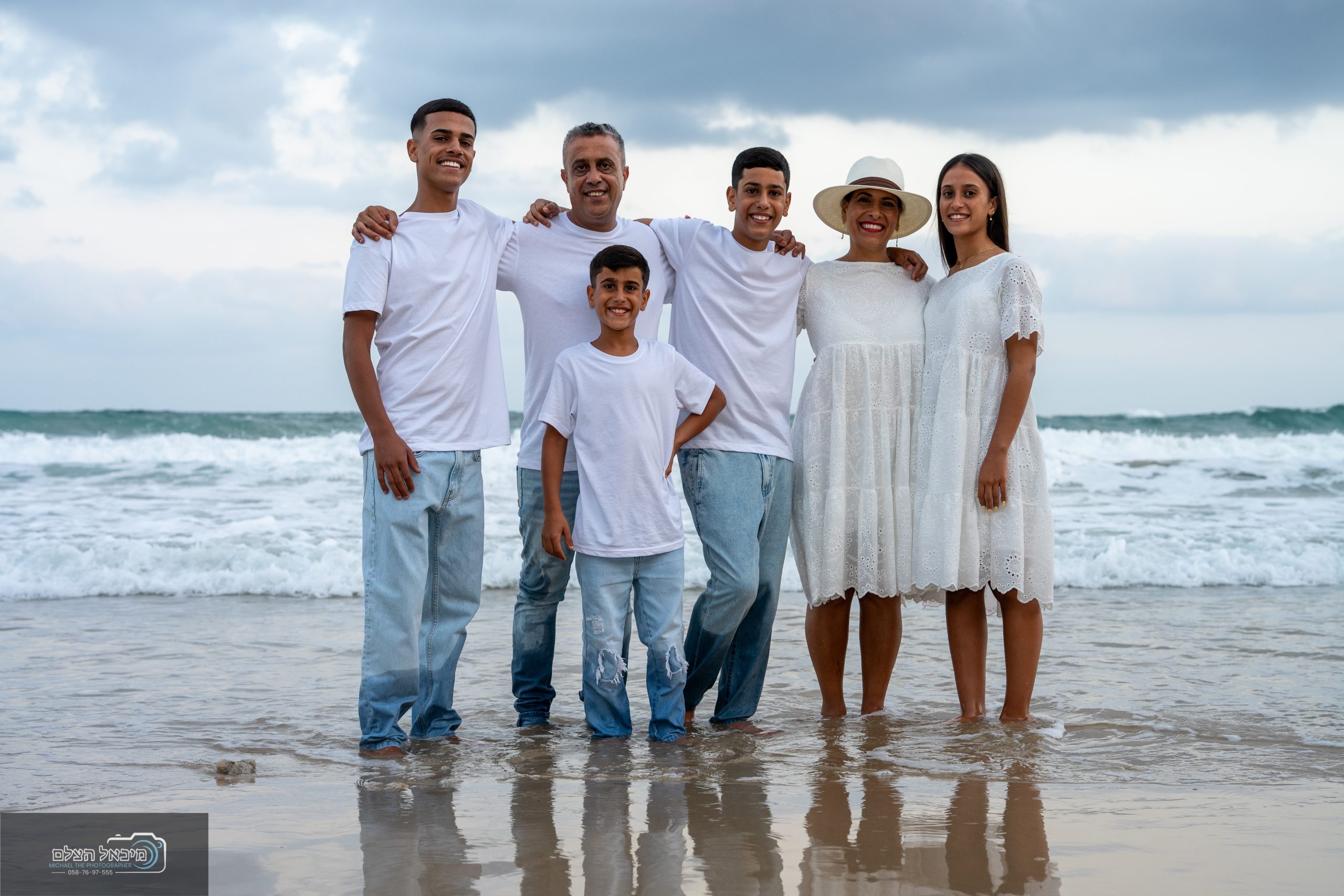 צילום משפחתי בים בשקיעה – מיכאל הצלם